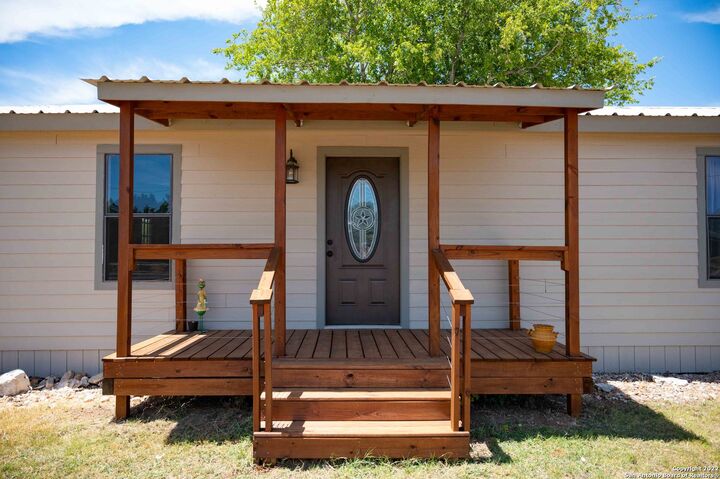 Property Photo: 604 Mountain View Dr TX 78003