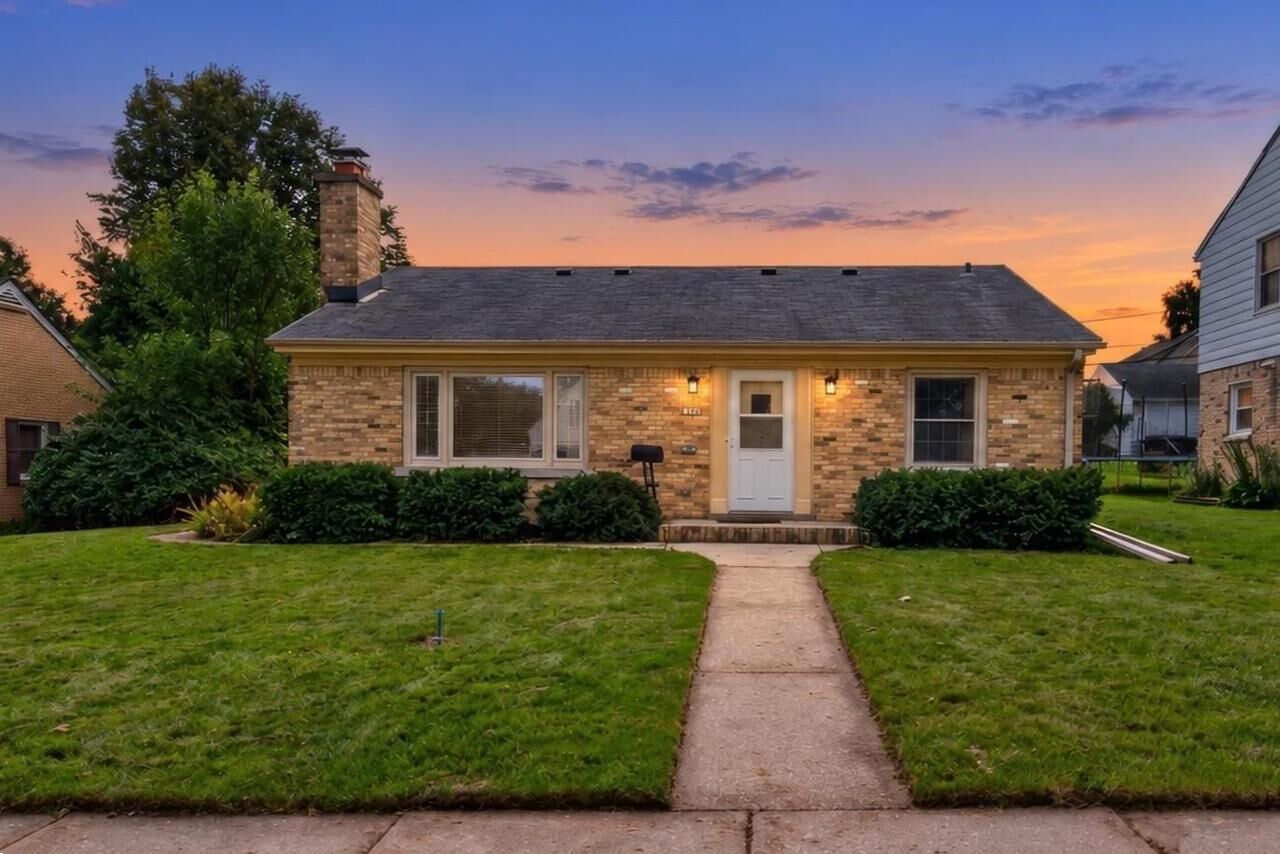 Property Photo:  3765 E Bottsford Avenue  WI 53110 