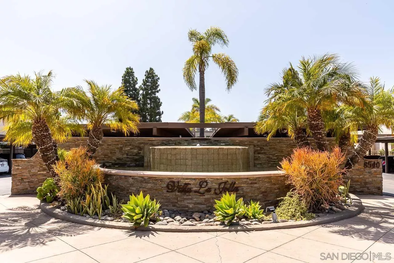 Property Photo:  8581 Villa La Jolla Drive P  CA 92037 