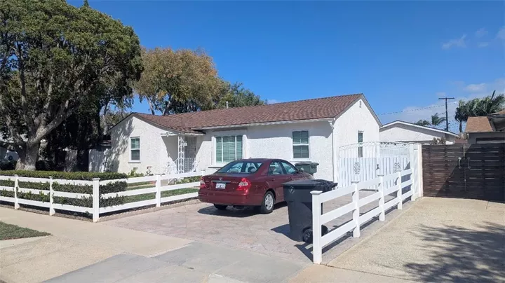Property Photo:  2151 Middlebrook  CA 90501 