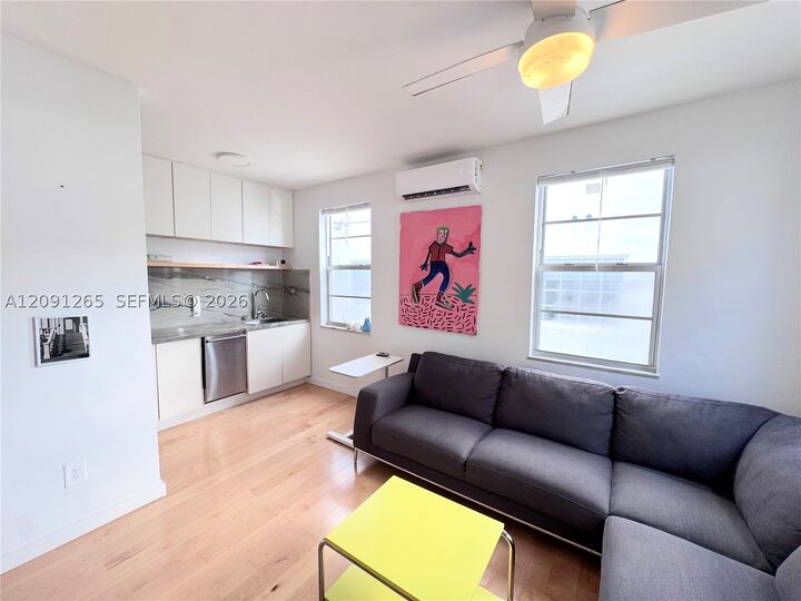 Property Photo:  123 3rd St 10  FL 33139 