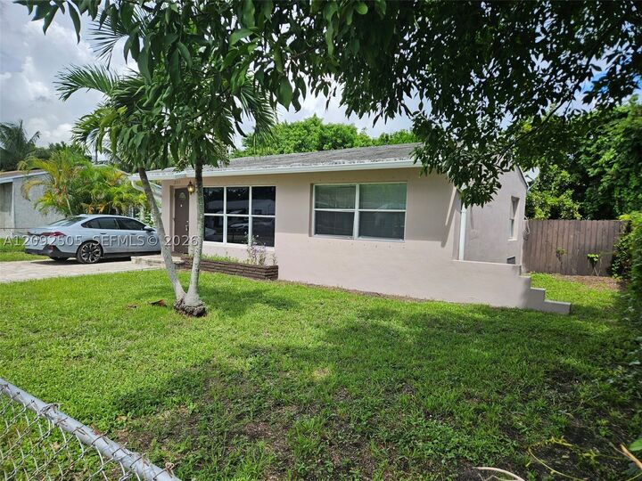 Property Photo: 2111 Wiley Ct 2111 FL 33020