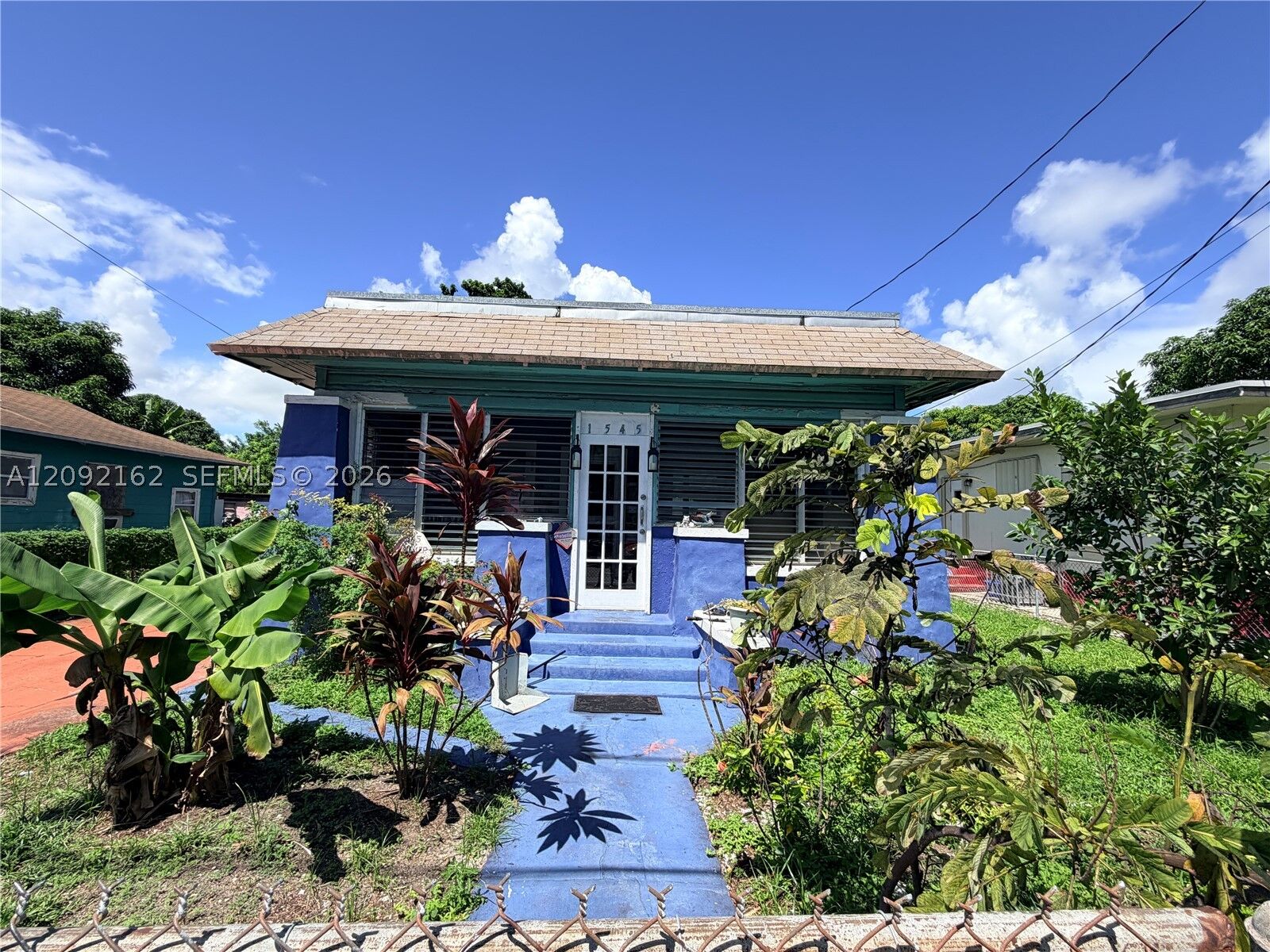 Property Photo:  