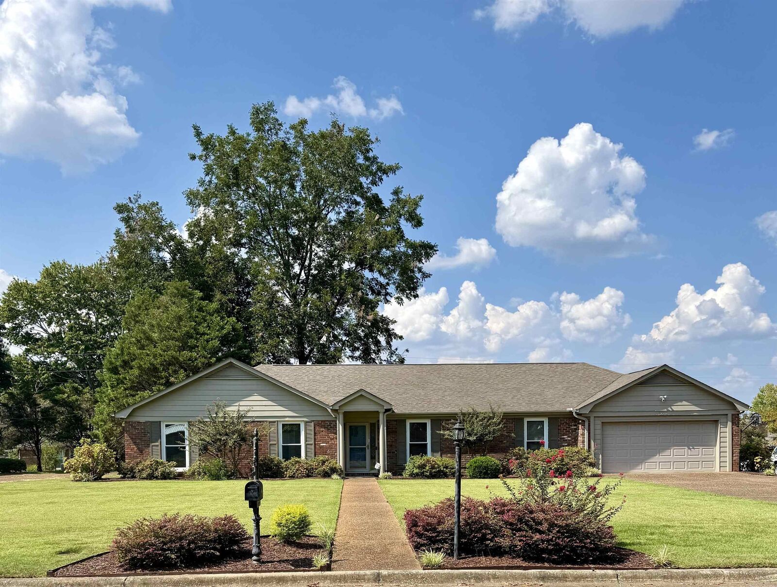 Property Photo:  2213 Finley Dr  AL 35630 