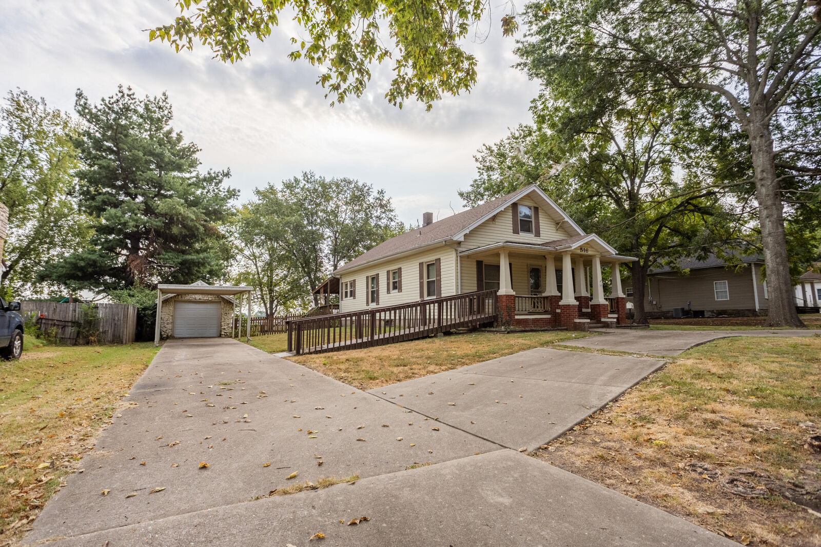 Property Photo:  516 N Pine Avenue  MO 65738 