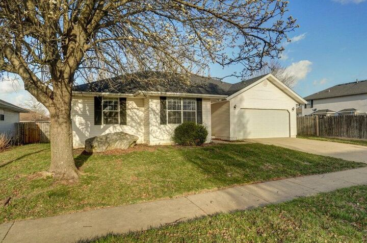 Property Photo:  5533 S Walnut Hill Avenue  MO 65810 