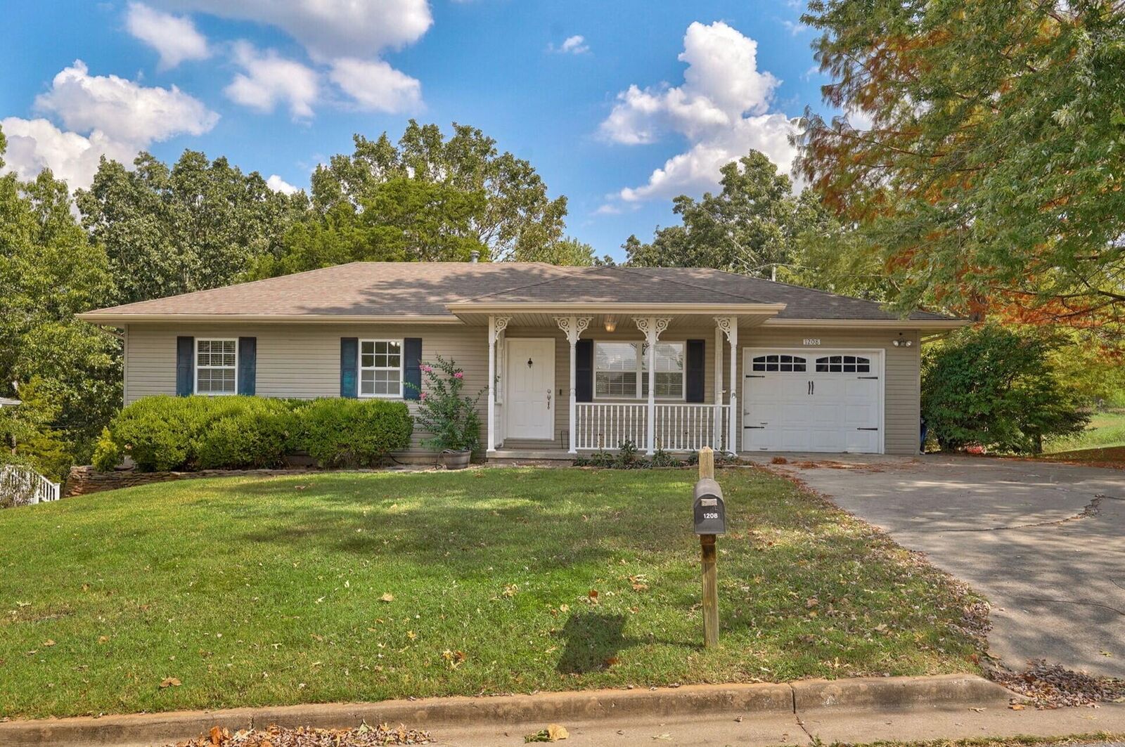 Property Photo: 1208 S 17th Avenue MO 65721
