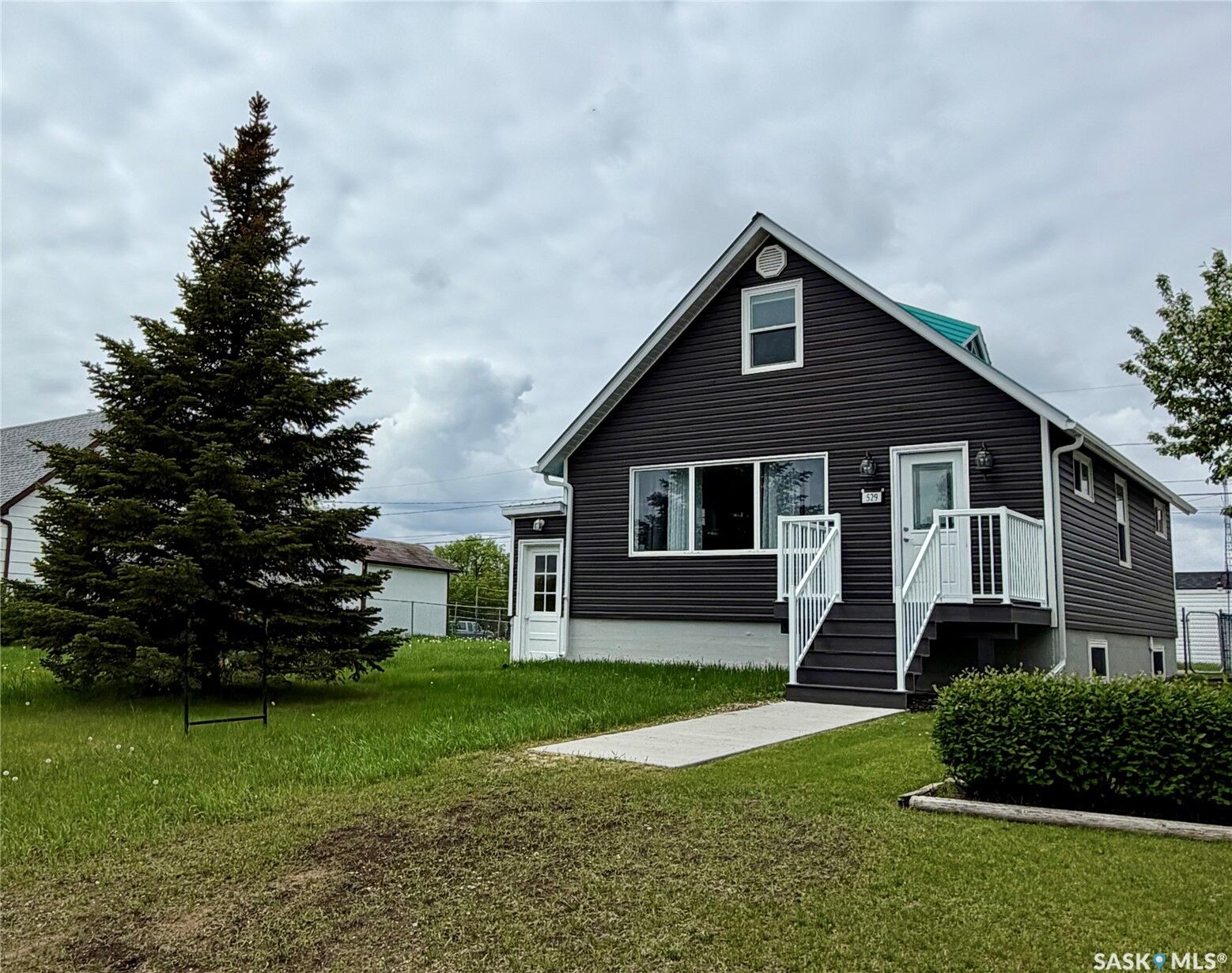 Property Photo:  529 Albert Street  SK S0E 0Y0 