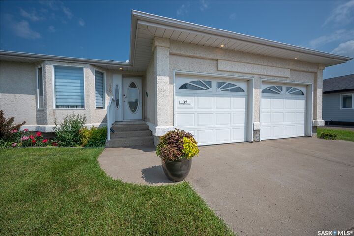 Property Photo:  78 Russell Drive #3  SK S3N 3W2 