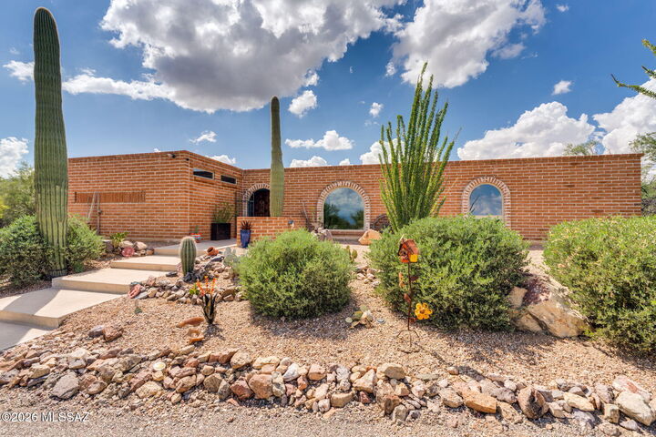 Property Photo: 4832 W Trails End Road AZ 85745