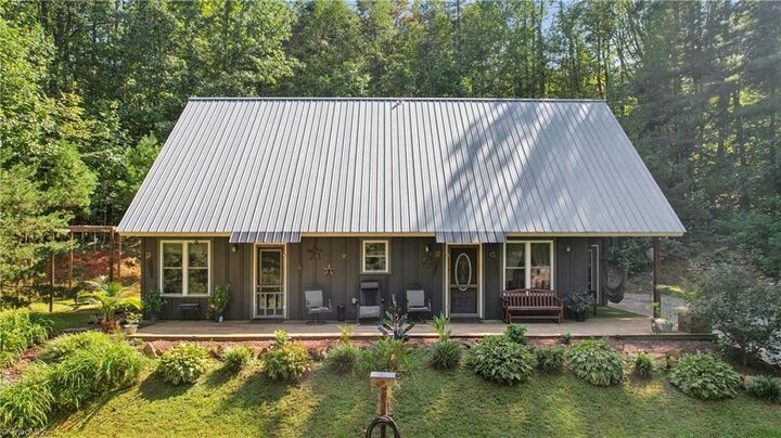 Property Photo: 488 Hollywood Road NC 28654