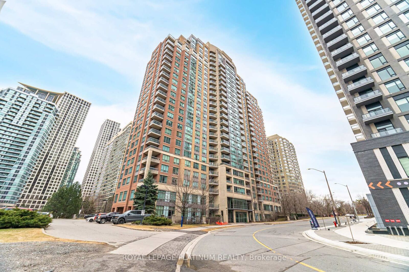 Property Photo:  156 Enfield Place 703  ON L5B 4L8 