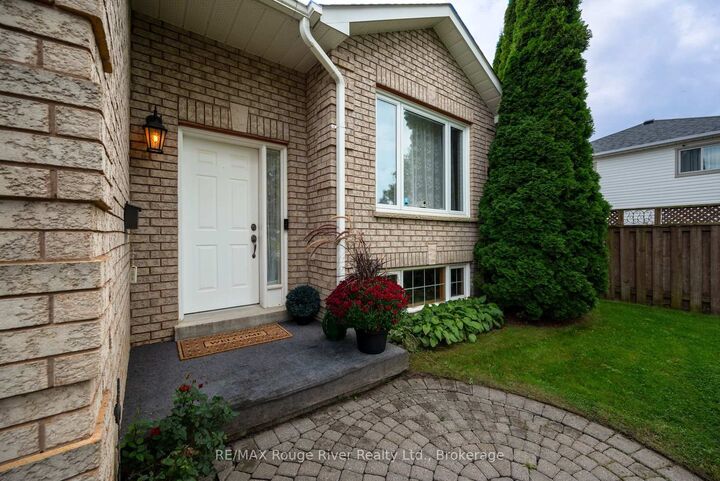 Property Photo:  792 Greer Crescent  ON K9A 5N8 