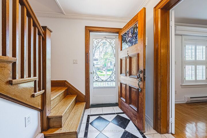 Property Photo:  5039 Valley Way Main &Amp Upper  ON L2E 1W8 