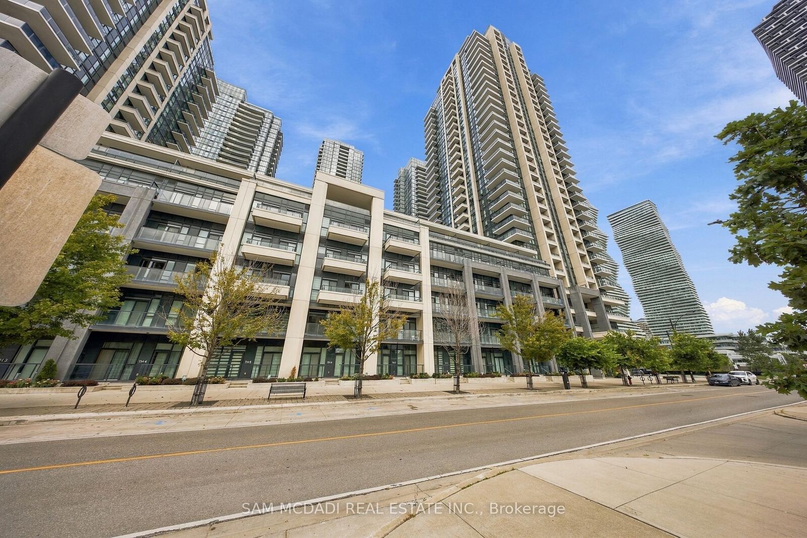 Property Photo:  4055 Parkside Village Drive Th6  ON L5B 0K8 