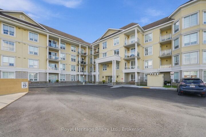 Property Photo:  21 Brookhouse Drive 106  ON L1B 0V4 