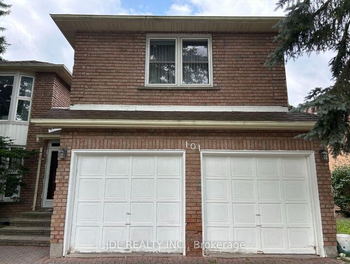 Property Photo:  101 Summerdale Dr Drive Master Bedroom 2nd Floor  ON L6T 6W3 