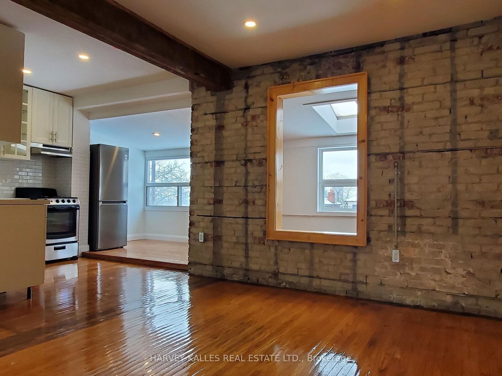 Property Photo:  28 Winona Drive Upper  ON M6G 3S6 