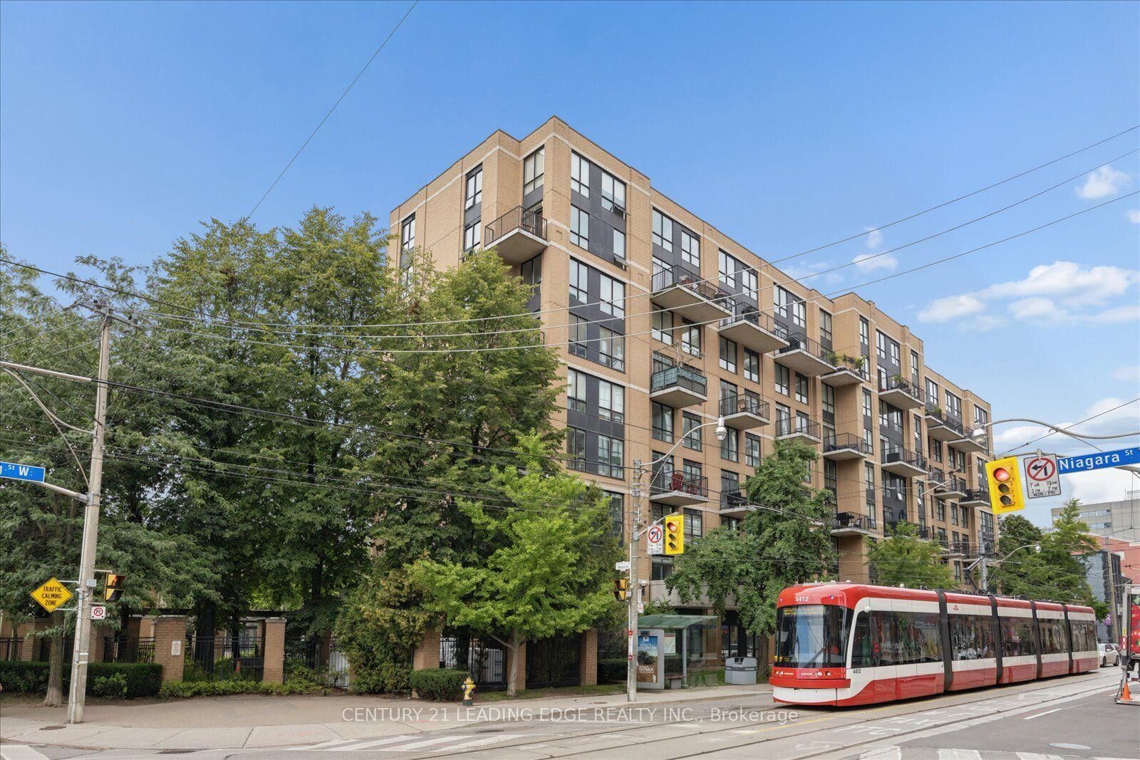 Property Photo:  800 King Street W Ph811  ON M5V 3M7 