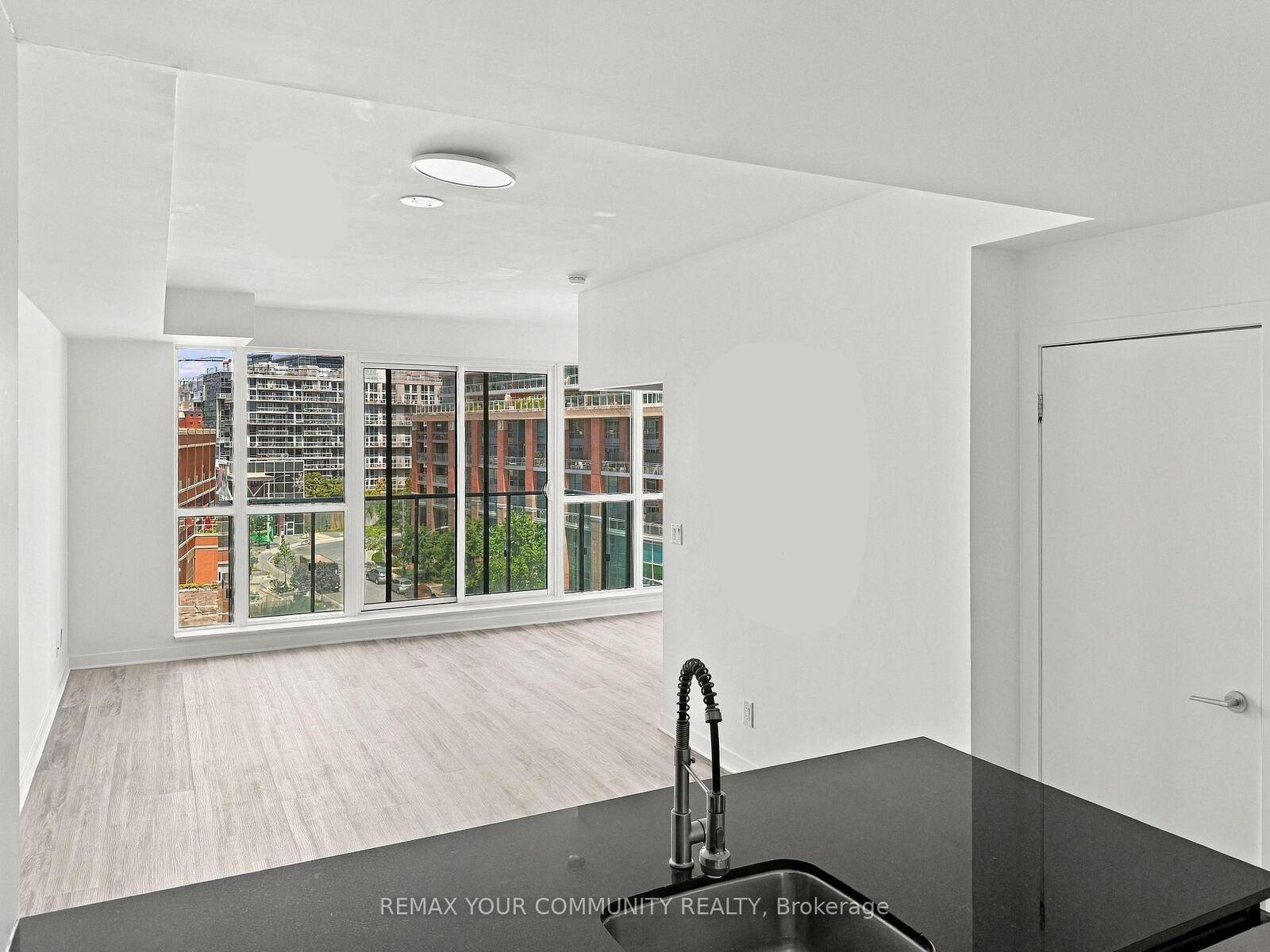 Property Photo: 150 East Liberty Street 618 ON M6K 3R5