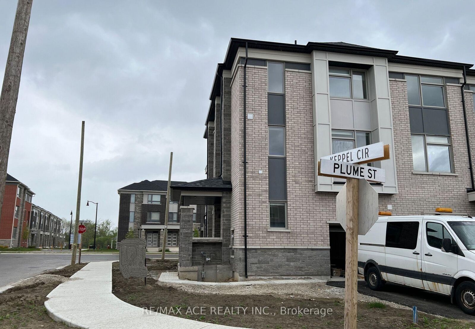 Property Photo:  2 Plume Street B  ON L7A 0B6 
