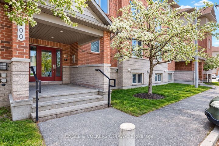 Property Photo:  500 Stonefield Private  ON K2G 4R3 