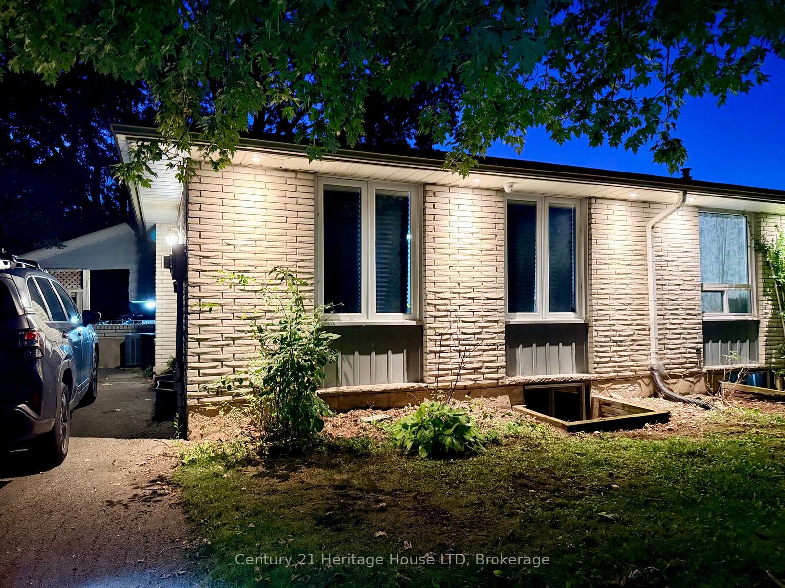 Property Photo:  387 First Avenue  ON L3C 5R3 