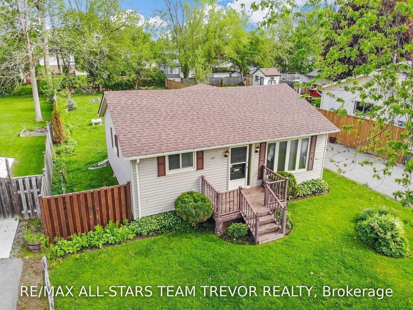 Property Photo: 344 Annshiela Drive ON L4P 3A5