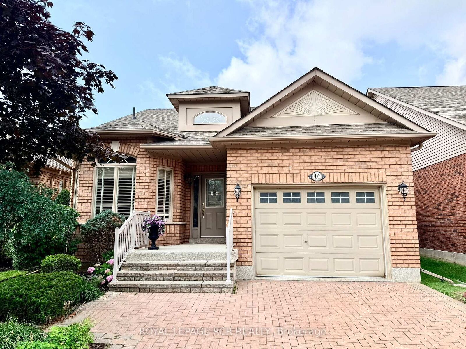 Property Photo:  46 Sunset Boulevard  ON L9R 1Z5 