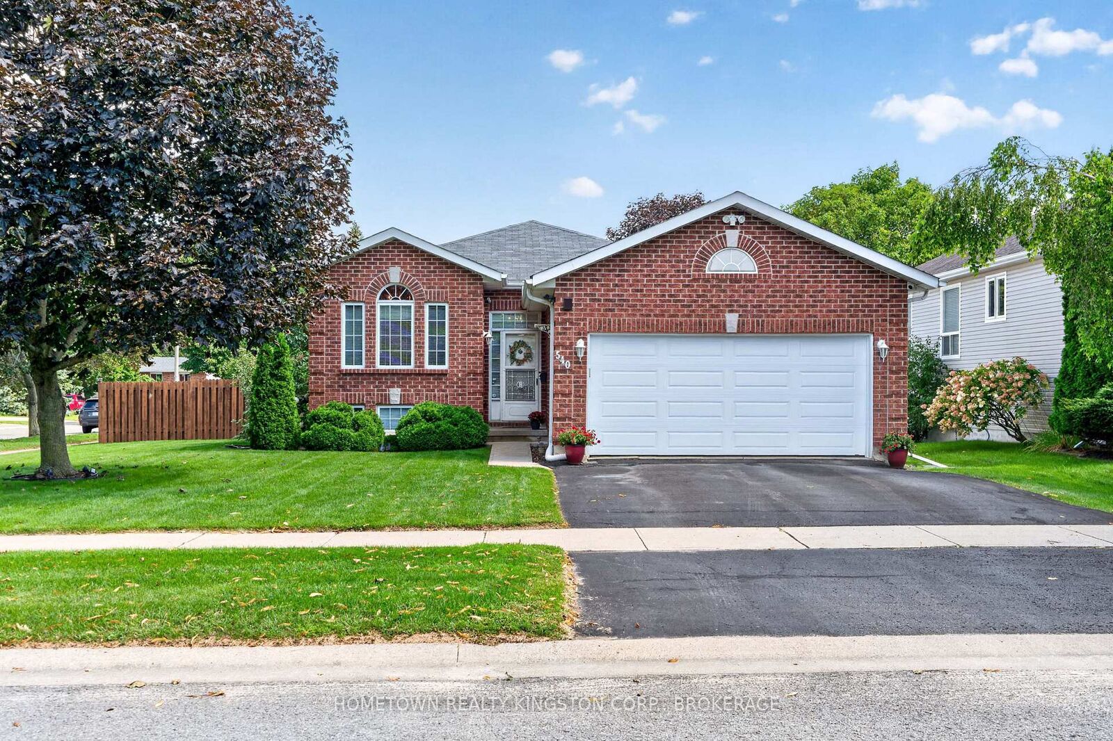 Property Photo:  540 Sackville Crescent  ON K7M 8W3 