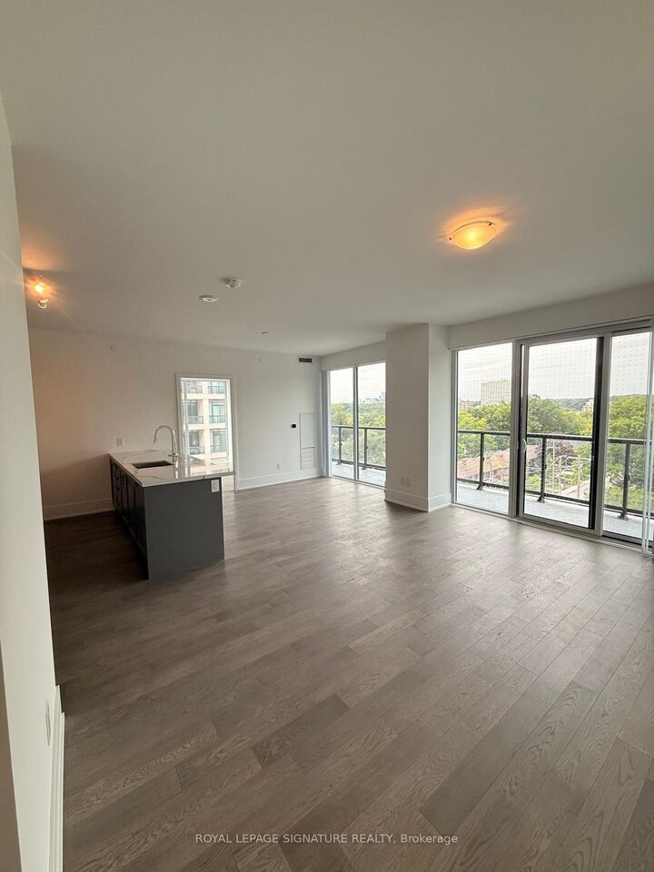 Property Photo:  2452 Bloor Street W 321  ON M6S 4E4 