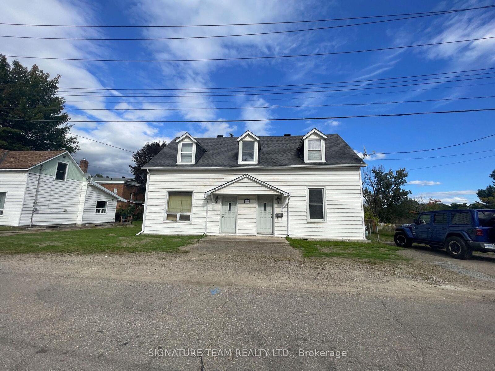 Property Photo: 387 Moffat Street ON K8A 3X8