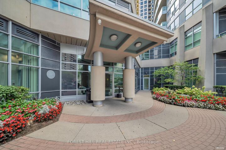 Property Photo:  33 Elm Drive W 705  ON L5B 4L2 