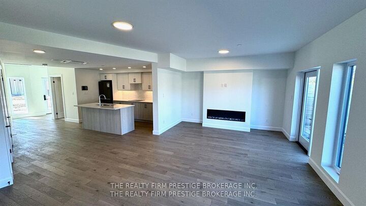 Property Photo:  2082 Lumen Drive B118  ON N6K 0L3 
