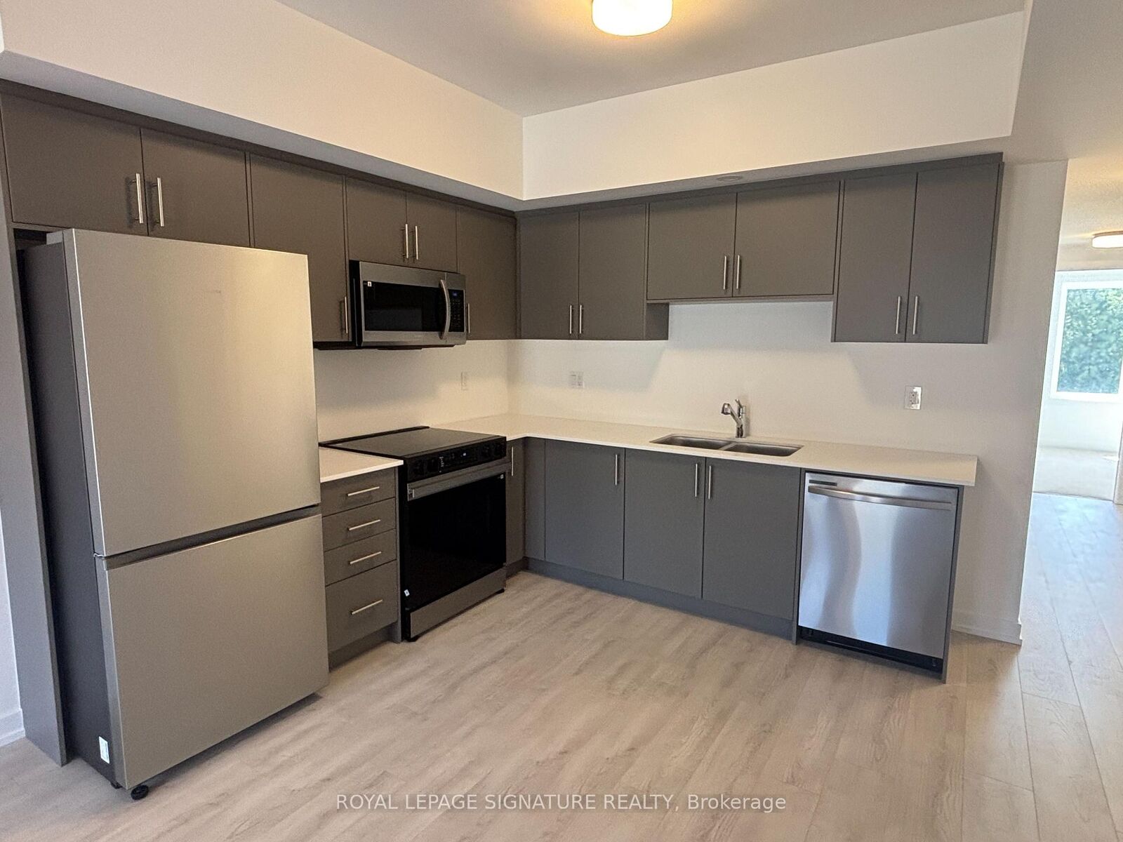 Property Photo:  42 Lowes Road W 24  ON N1G 4X2 