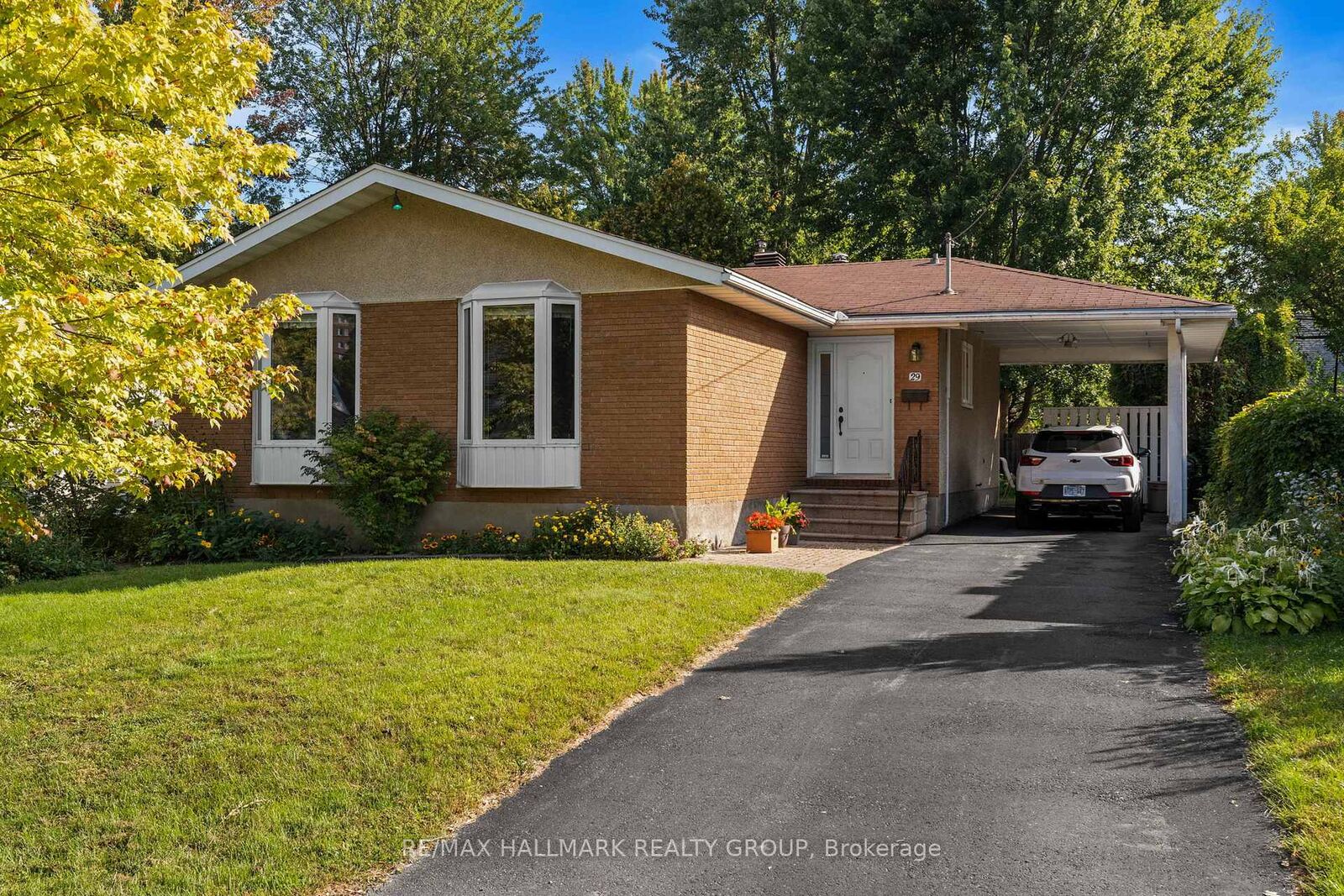 Property Photo:  29 Wylie Avenue  ON K2B 6M3 