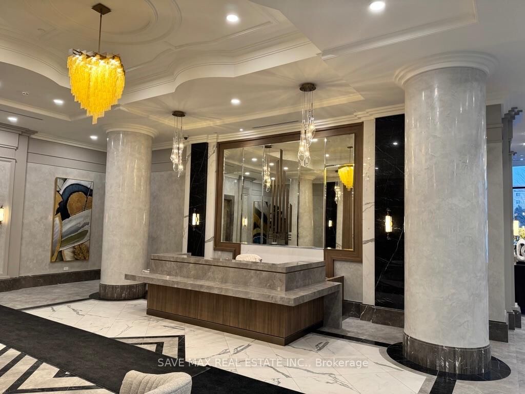 Property Photo: 30 Elm Drive W 2303 ON L5B 0N6