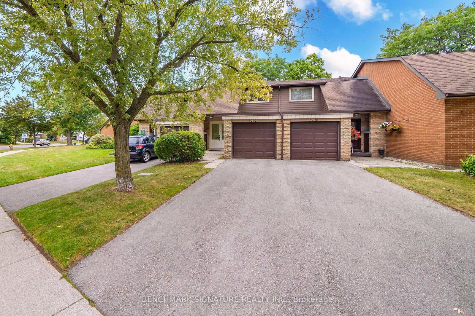 Property Photo:  5292 Pinedale Avenue 11  ON L7L 3V8 