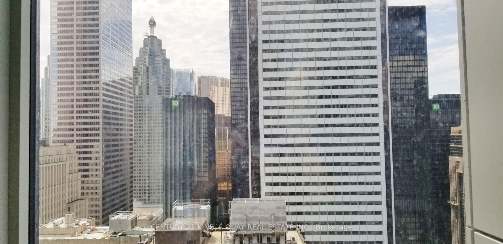 Property Photo:  70 Temperance Street 3308  ON M5H 0B1 