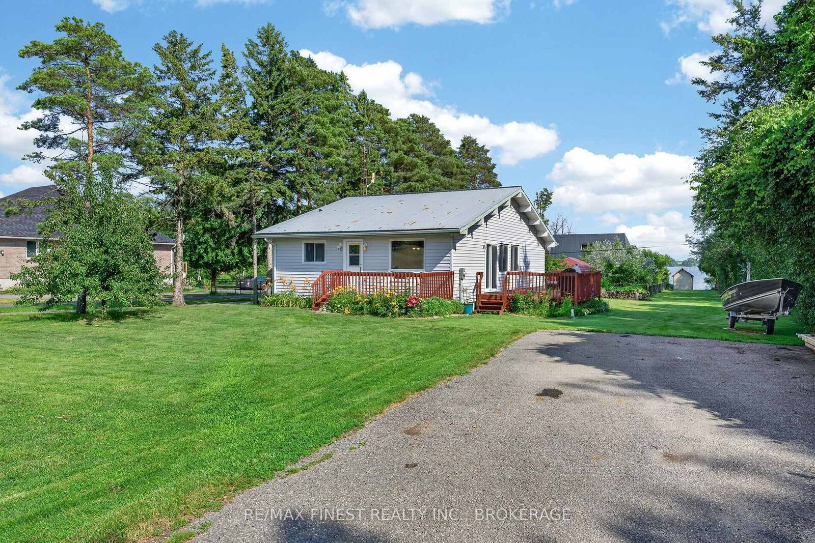 Property Photo: 54 Bayview Drive ON K7R 3K8