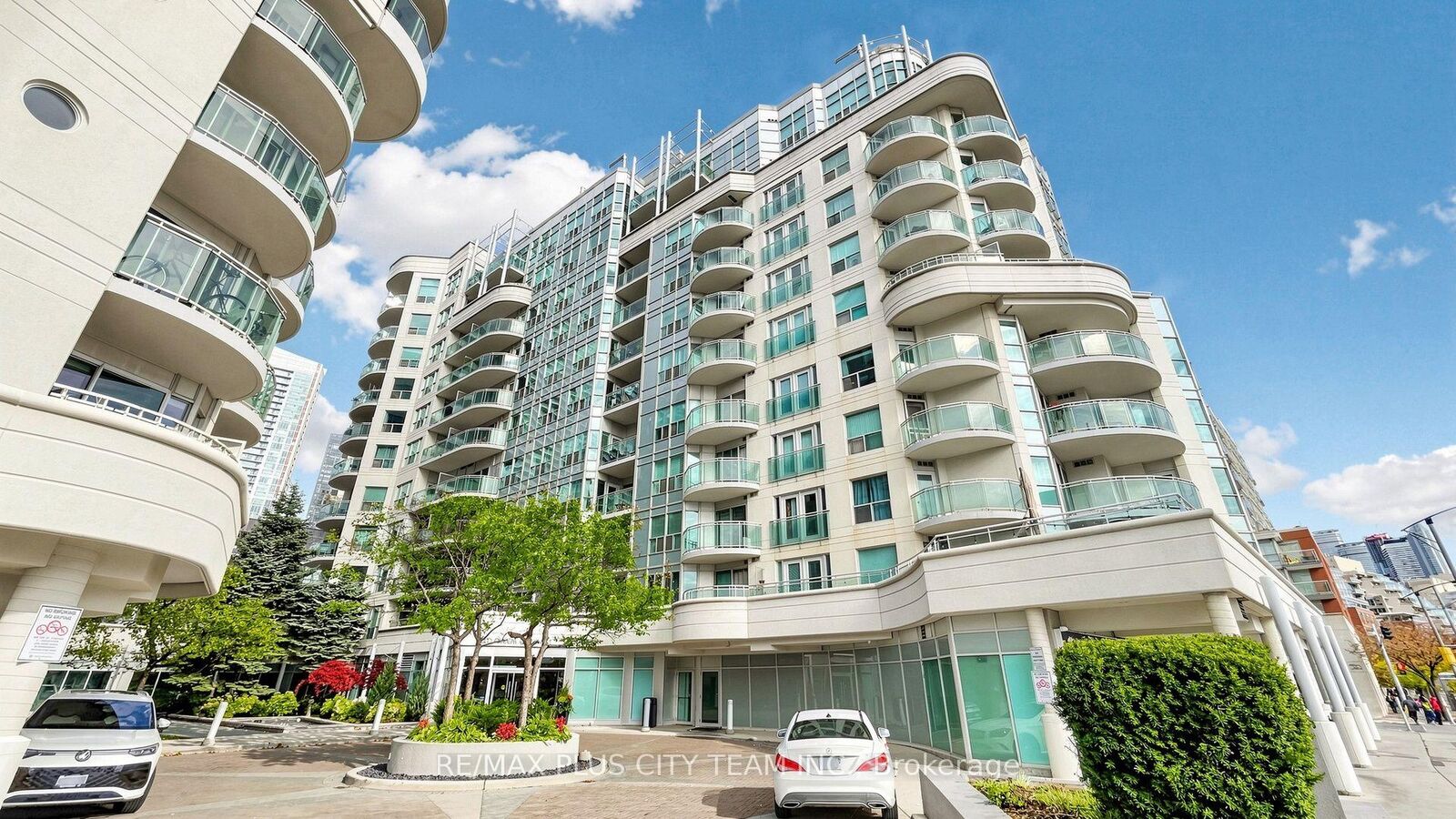 Property Photo:  600 Queens Quay W 827  ON M5V 3M3 