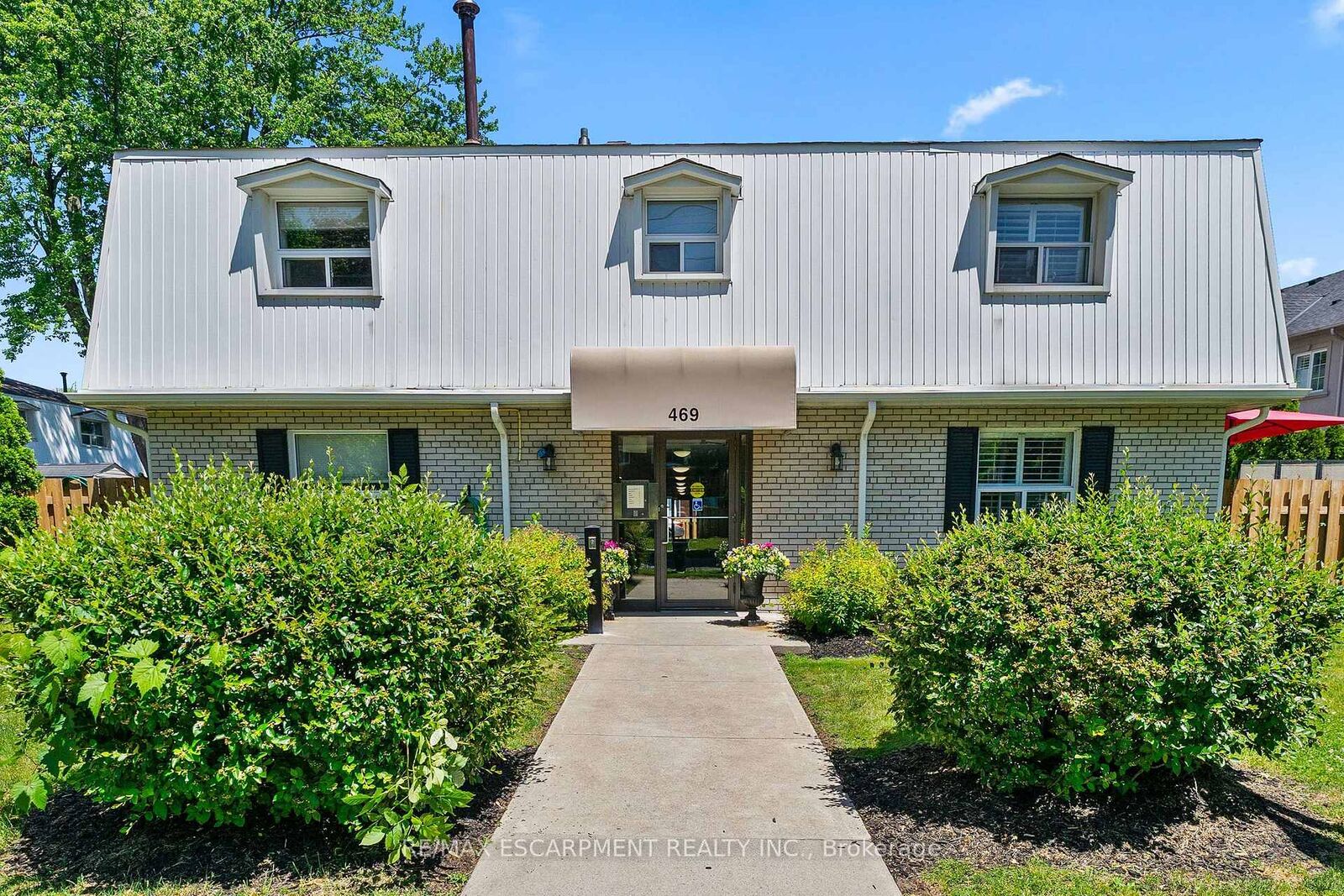 Property Photo:  469 Claridge Road 5  ON L7N 2S1 