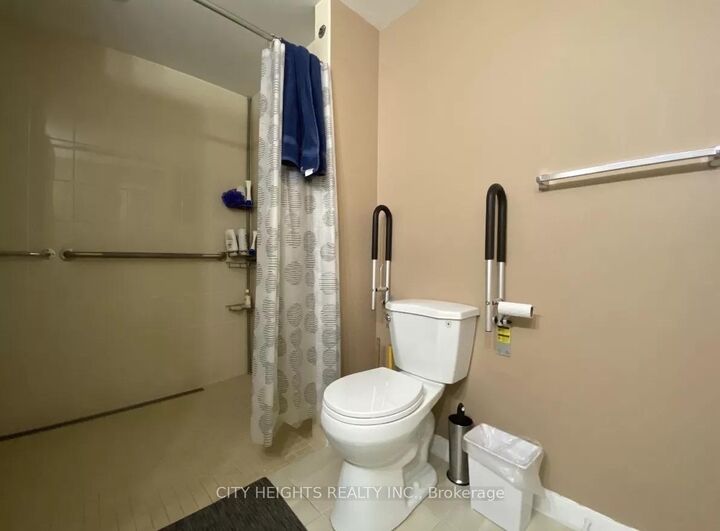 Property Photo:  75 Pynford Crescent Upper Level  ON M3A 1W7 