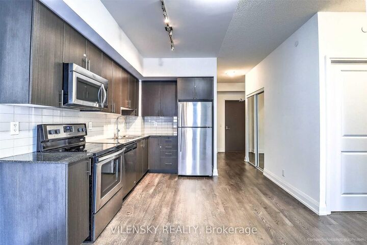 Property Photo:  7890 Bathurst Street 1011  ON L4J 7Y3 