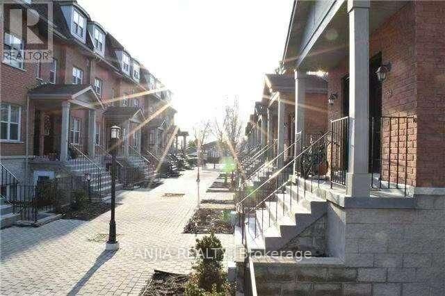 Property Photo:  901 Kennedy Road 40  ON M1K 2E9 
