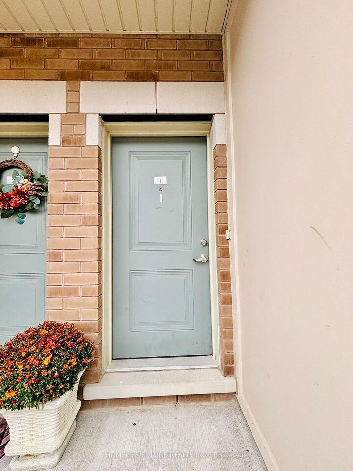 Property Photo:  475 Beresford Path 1  ON L1H 0B2 