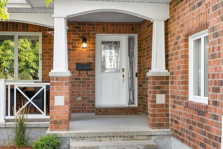Property Photo:  6 Amberlakes Drive  ON K2S 1Z9 