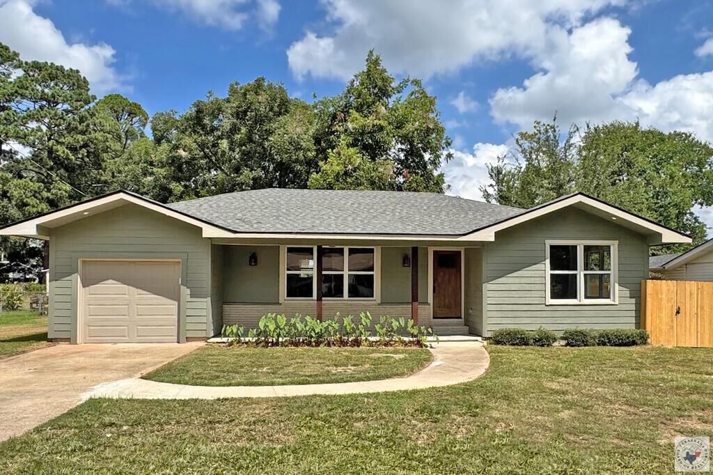 Property Photo: 3008 Hamilton Street TX 75501