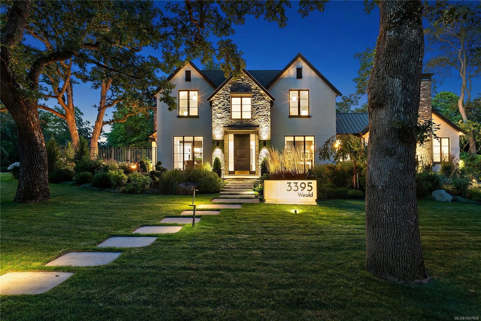 Property Photo:  3395 Weald Rd S  BC V8R 6E4 