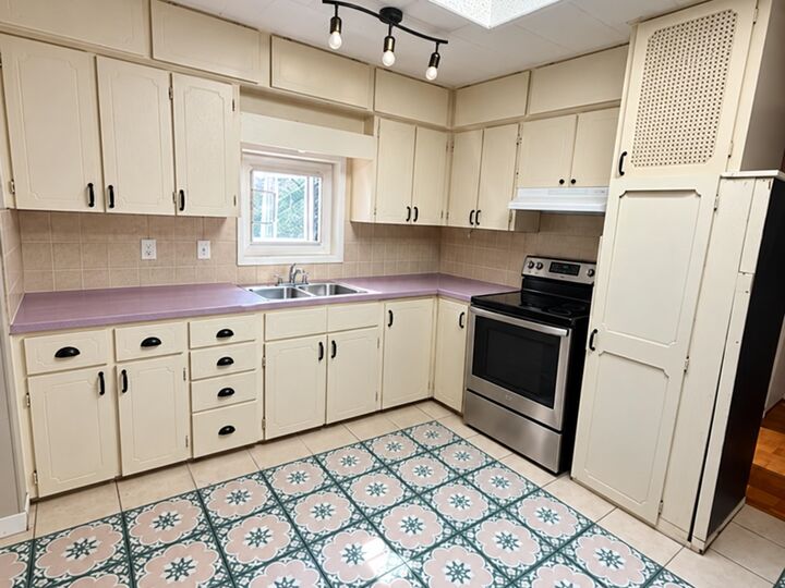 Property Photo:  46612 Maple Avenue  BC V2P 2K2 